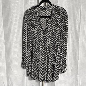 Gray Chevron Pintuck Blouse with Pockets – CoCoMo Woman, Size 2X